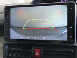後方の見にくい視界もバックモニターで確認サポートして駐車時も安心☆