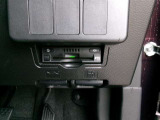 ETC車載器を装備しています。高速道路の料金所もストレスなく通行できます。すっきりとしたビルトインタイプですよ。