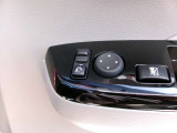 ドアミラーの鏡面の調節、格納は運転席からすべて操作できます!