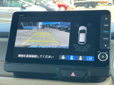後退時に車両の後ろ側をモニター画面に表示します。車庫入れが苦手な人もこれで安心♪
