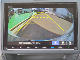 ガイドライン付きバックカメラを装備しているので、慣れない場所での車庫入れも安心です。