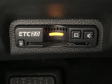 ハンドルの左下にETC2.0がついています。高速道路の料金所の通過も楽々です!。 カードの取り出しもしやすい場所についています。