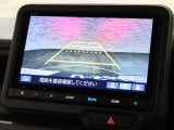 バックカメラが装備されており、後方の安全確認はもちろんのこと狭い場所での駐車や雨の日・夜間など視界の悪いコンディションでのストレスの軽減にもなります!