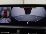 上から車両を見下ろしたような映像をナビゲーション画面に表示する「パノラミックビューモニター(床下透過表示機能付き)も搭載しています。