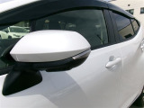 ターンランプ付きドアミラーはデザインだけでなく、他のドライバーや周囲の歩行者にもわかり易く視認性も十分な装備です。