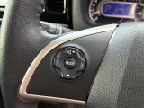 お手元での操作でボリュームやラジオの操作ができる安心のステアリングスイッチ付きとなっております。