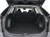 開口部の広いラゲージスペースは、ゴルフバックなどの荷物もラクラク積み込めます。