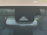 【トヨタセーフティセンス】走行中に前方の車両等を認識し、衝突しそうな時は警報とブレーキで衝突回避と被害軽減をアシスト。より安全にドライブをお楽しみいただけます。