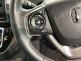 ステアリングにオーディオ操作スイッチが付いています。オーディオ画面に直接タッチしなくても操作が出来ますので、運転に集中できます。