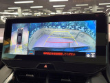 【パノラミックビューモニター】専用のカメラにより、上から見下ろしたような視点で360度クルマの周囲を確認することができます☆死角部分も確認しやすく、狭い場所での切り返しや駐車もスムーズに行えます。