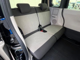 後部座席も気になるようなキズ・汚れやへたり等、大きなダメージはなく、良好な状態です。