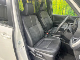運転席シート廻りは使用感も少なく、良好な状態となっています。前オーナー様が丁寧に使っていたことがよくわかりますね。