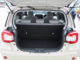 開口部の広いラゲージスペースは、ゴルフバックなどの荷物もラクラク積み込めます。