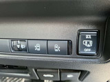 スライドドアは運転席まわりのボタンでも操作可能。雨の日のお迎えにも大活躍です!