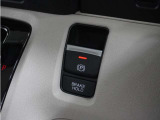 オートブレーキホールド機能付き電子パーキングブレーキ!ブレーキペダルを足から離しても停車状態を保ちます。アクセルを踏めば自動でブレーキが解除され、発進可能!