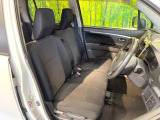 運転席シート廻りは使用感も少なく、良好な状態となっています。前オーナー様が丁寧に使っていたことがよくわかりますね。