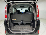 【ラゲッジスペース】長さのある荷物を積む際にも後部座席を倒したりするなどアレンジが可能なので非常に便利です♪