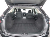 【トランクルーム】荷室の広さも十分です!シートアレンジでシートを畳めば長い荷物だって積めますね。シートアレンジの操作方法など、お気軽にご相談下さい。