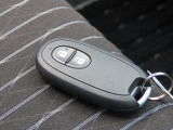 キーをポケットに入れたままでもエンジンON/OFF、ドア施錠/開錠可能♪便利なスマートキー