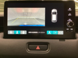 バックでの車庫入れも安心です! リアカメラが付いているバックモニター付のナビを装備しております。バンパーについているソナーや、操作線もついており距離感も画面から確認できます。