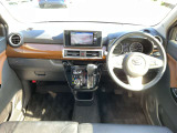 インパネ周りはこのように機能的にまとまっています。もちろんクリーニング済みで、室内もキレイです。