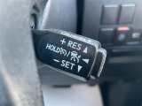 【クルーズコントロール】高速道路もラクラク走行。アクセルを離しても一定速度で走行ができ、長距離運転時の負担を軽減!加速・減速も簡単なスイッチ操作で調整できます。