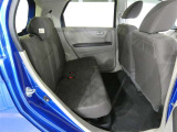 後部座席も当然、綺麗・清潔に仕上げております。内装の綺麗なお車は気持ちが良いですね。
