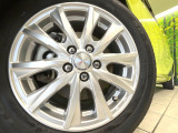 【15インチアルミホイール】外観にマッチしたアルミホイールを装着しております。各種アルミホイールや、スタッドレスタイヤも取扱いしております。是非ご相談ください♪