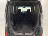リアシートを倒すと、ラゲッジスペースを広くお使いいただけます!