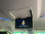 【フリップダウンモニター】大画面モニターで後席でもエンタメをお楽しみいただけます。小さなお子様にも大人気の装備です♪