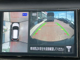 アラウンドビューモニターまるで車を真上から映したような映像で、前後左右の感覚が分かります♪車庫入れや駐車時に大活躍の機能です。