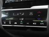 操作部に静電式タッチパネルを採用したフルオート・エアコンディショナー。Honda インターナビ同様、スマートフォン感覚の直感操作を実現しています。