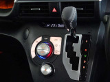 車内を快適に、オートエアコンを装備しています。