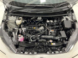 エンジンルーム内も隅々まで掃除がいきわたっています!ハイブリッド部分は初度登録から10年、もしくは3年間の長い方の保証付!ただし累計走行距離数20万キロまでとなります!