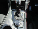 新感覚、シフトレバー。パドルシフトも付いています。