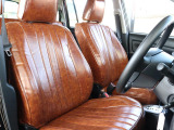 新品にてクラシックブラウンシートカバーがインストールされております♪