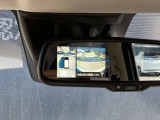 ルームミラーにもアラウンドビューモニターが表示可能です。