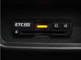 ◆ETC2.0装着◆進化したドライブ体験。料金収受システムだけだったETCが生まれ変わって、高速道路を賢く使うETC2.0に進化しました。多彩な情報サービスが便利で快適なドライブ体験を提供します。