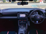 ダッシュボードやステアリング等に目立つ傷や色褪せなども無く、タバコや芳香剤なども匂いもなく綺麗なインテリアです。