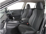 長時間の運転も疲れにくいフロントシート!体をしっかり支えてくれて運転がしやすい形状です!