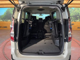 後席を格納すると、これだけの広さが!シーンに合わせたシートアレンジで、大きな荷物も積むことが出来ます♪