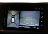 パノラマモニターでクルマの周囲の確認が出来て安心です。