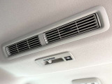後席シーリングファンで車内の空気をかき混ぜちゃいます!また、プラズマクラスターイオン発生機能付き!