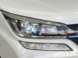 【LEDヘッドライト】悪天候や夜間走行時も良好な視界を確保し安心して運転できる高輝度LEDヘッドライトを装備!点灯速度が早く、消費電力も抑えられています。