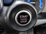 【プッシュスタート】キーが車内にあれば、エンジンの始動・停止はブレーキを踏んでスイッチを押すだけ!キーを取り出す手間を省き、ワンプッシュで操作するので簡単でスムーズ!