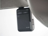 ◆ドライブレコーダー◆映像・音声などを記録する自動車用の装置です。 もしもの事故の際の記録はもちろん、旅行の際の思い出としてドライブの映像を楽しむことができます。