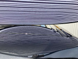 ルーフに、1cm〜5cmほどのへこみが複数ある車両となっております。