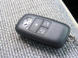 キーをポケットに入れたままでもエンジンON/OFF、ドア施錠/開錠可能♪便利なスマートキー