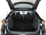 リアシートも簡単格納ができ、大きな荷物もらくらく収納できます!