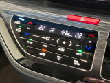 <フルオートエアコン>汗ばむ夏・じめじめする梅雨・寒い冬でも簡単操作で1年中快適なカーライフが楽しめます!オートモード以外にも風の調節や温度調節もできます!